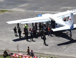 Menjaga Nadi Kehidupan Intan Jaya: Satgas Damai Cartenz Sterilisasi Bandara Bilogai demi Kelancaran Logistik