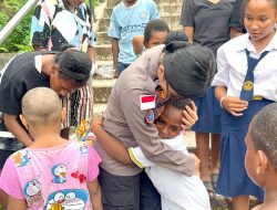 Hapus Trauma Pasca-Kebakaran: Satgas Damai Cartenz Rangkul Anak-Anak Panti Asuhan di Jayapura