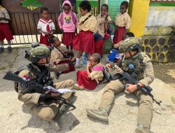 Sentuhan Humanis di Jantung Paniai: Satgas Damai Cartenz 2026 Pererat Silaturahmi Lewat Patroli Dialogis