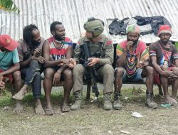 Sentuhan Humanis di Jantung Sugapa: Satgas Damai Cartenz Pererat Kedekatan dengan Warga