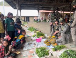 Borong Hasil Bumi Mama-Mama Sinak, Satgas Damai Cartenz 2026 Buktikan Keamanan Berjalan Selaras dengan Kesejahteraan