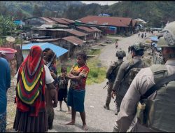 Menyusuri Jalanan Ilaga: Kala Sapa dan Senyum Jadi Jembatan Kedamaian Satgas Damai Cartenz 2026