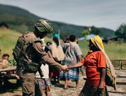 Harmoni di Pegunungan Bintang: Satgas Damai Cartenz Jamin Kekhusyukan Ibadah di Distrik Kiwirok