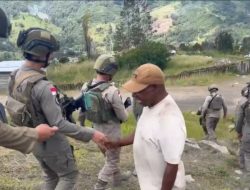 Sentuhan Kasih di Puncak Papua: Satgas Damai Cartenz Hadirkan Layanan Kesehatan dan Patroli Dialogis di Sinak