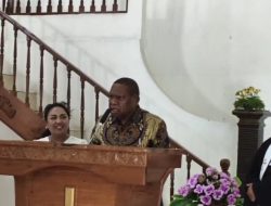 Wujudkan Kerinduan Jemaat, Keluarga Bupati Yonas Kenelak Serahkan Penataan Halaman GKI Zoar Abeale