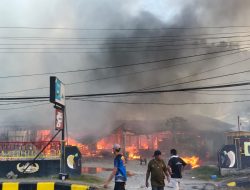 Upaya Pemadaman Terpadu Berhasil, Kebakaran 11 Ruko di Waena Padam dalam Dua Jam