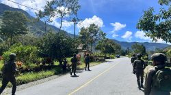Sentuhan Humanis di Puncak Jaya: Satgas Damai Cartenz Gelar Patroli Dialogis Jelajahi Pemukiman Muara