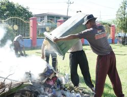 Sambut HUT Bhayangkara ke-80, Petinggi Polda Papua Tengah Turun Langsung Bersihkan Rumah Ibadah dan Makam Pahlawan