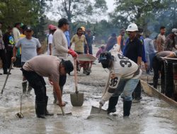 Personel Satgas Operasi Damai Cartenz-2026 bersama Masyarakat menggelar aksi Bakti Sosial Pembersihan  Tempat Pemakaman Muslim