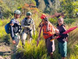 Satgas Ops Damai Cartenz-2026 Gelar Patroli Dialogis dan Layanan Kesehatan Gratis bagi Warga Distrik Sinak