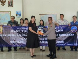 Sinergi untuk Pendidikan Papua: Yayasan Pintu Mas Surabaya Salurkan 2.500 Paket Sekolah Lewat Satgas Damai Cartenz