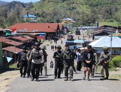 Sambangi Sinak, Kaops Damai Cartenz-2026 Pastikan Kesiapan Pasukan dan Dorong Perekonomian Warga