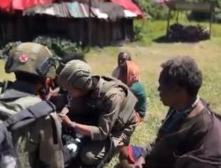 Satgas Operasi Damai Cartenz Gelar Pelayanan Kesehatan Gratis Sambil Sapa Warga Sinak