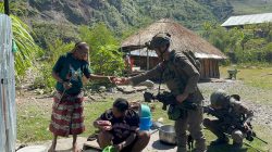 Humanis dan Dekat dengan Warga, Satgas Damai Cartenz Gelar Patroli Jalan Kaki di Distrik Muara Puncak Jaya
