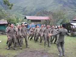 Lepas Penat Tugas, Personel Satgas Damai Cartenz-2026 di Puncak Jaya Ikuti Permainan Penyegaran Psikologis