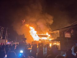 Kebakaran Hebat Melanda Pasar Paniai Timur: 40 Rumah Kios Hangus, 11 Orang Meninggal Dunia