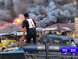 Puluhan Rumah di Kampung Nelayan Dok V Bawah Hangus Terbakar, Polresta Jayapura Kota Pimpin Penanganan Darurat