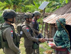 Dekat dengan Warga dan Anak-Anak, Satgas Damai Cartenz Gelar Patroli Humanis di Muara Puncak Jaya
