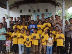 Wujudkan Polisi Sahabat Anak, Satgas Damai Cartenz Salurkan Bantuan Humanis di Mimika